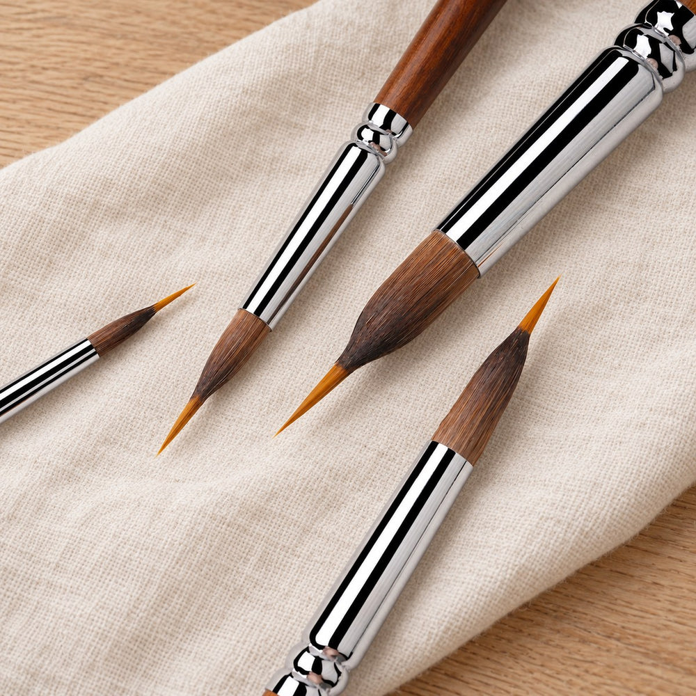 The Paris brush heads: a sable belly behind a fine needle tip