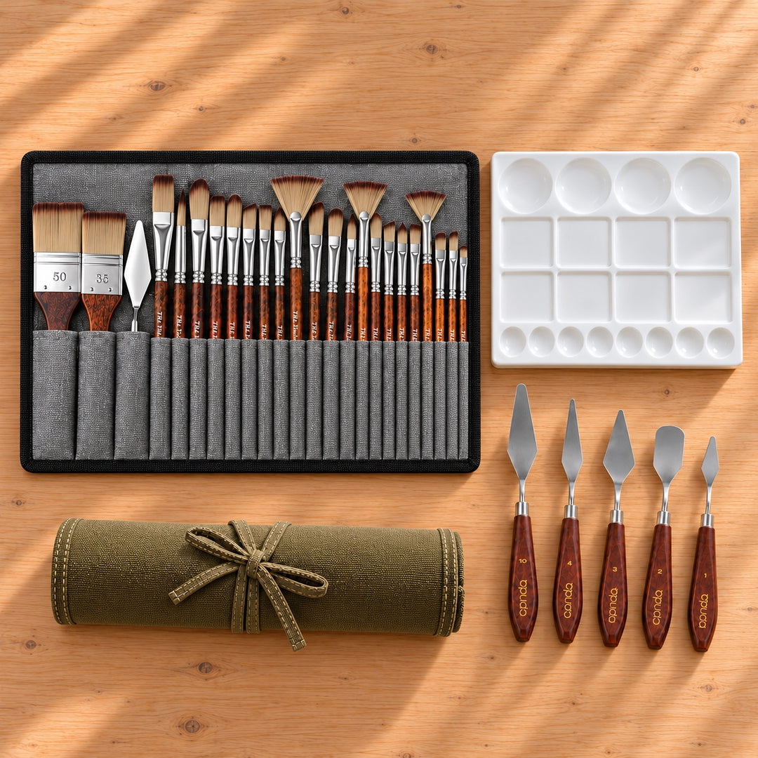 The Venice & Tools Bundle: the 25 Venice brushes in their case, five palette knives, the mixing tray and the free canvas roll bag